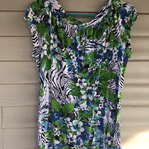 Woman’s floral - Zebra 🦓 Print Top - Picture 7 of 9